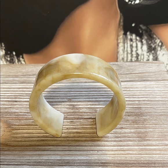 Elegant Cream Bangle Cuff Bracelet - Picture 1 of 4